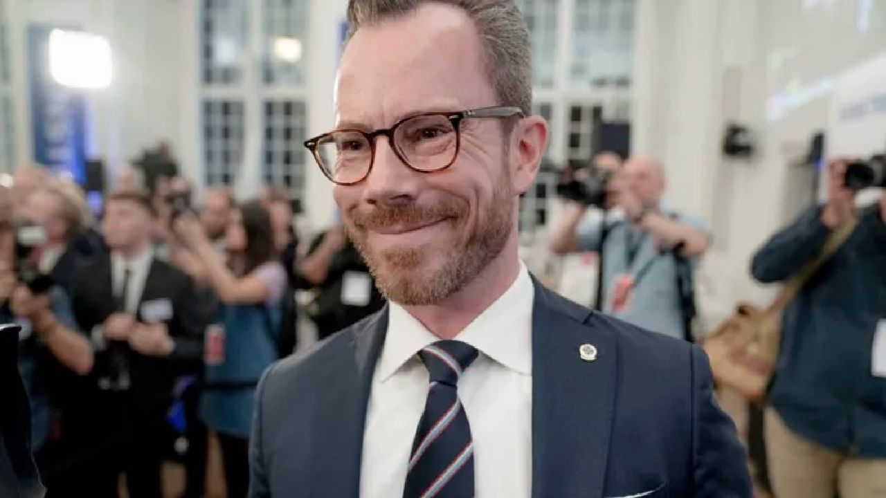Danimarka Başbakan Yardımcısı Ellemann-Jensen siyaseti bıraktı
