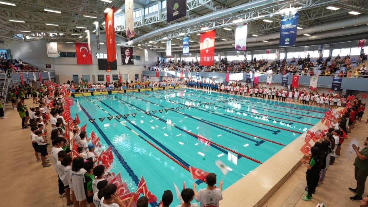 12. Geleneksel Cumhuriyet Kupası yüzme yarışmaları başladı