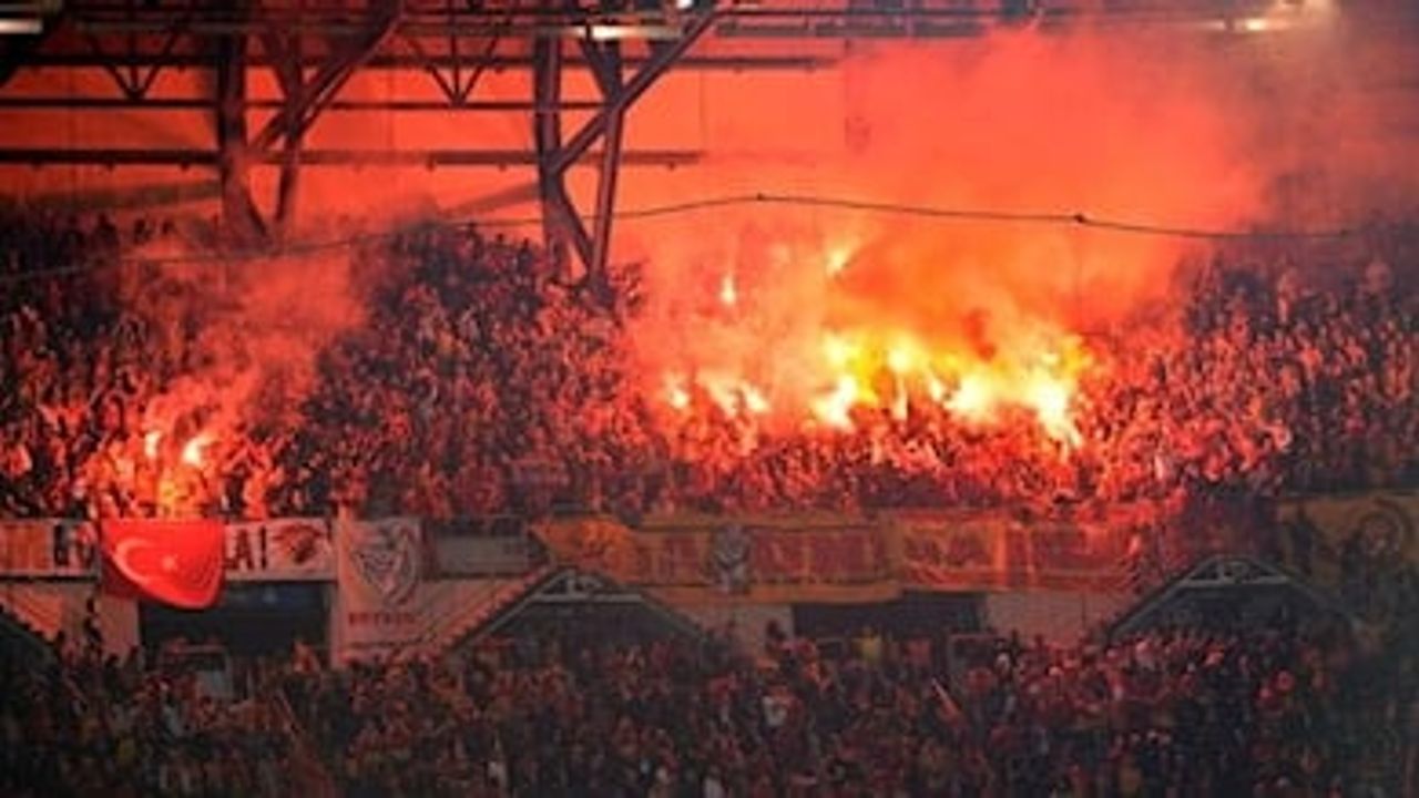 UEFA’dan Galatasaray’a ceza yağdı!