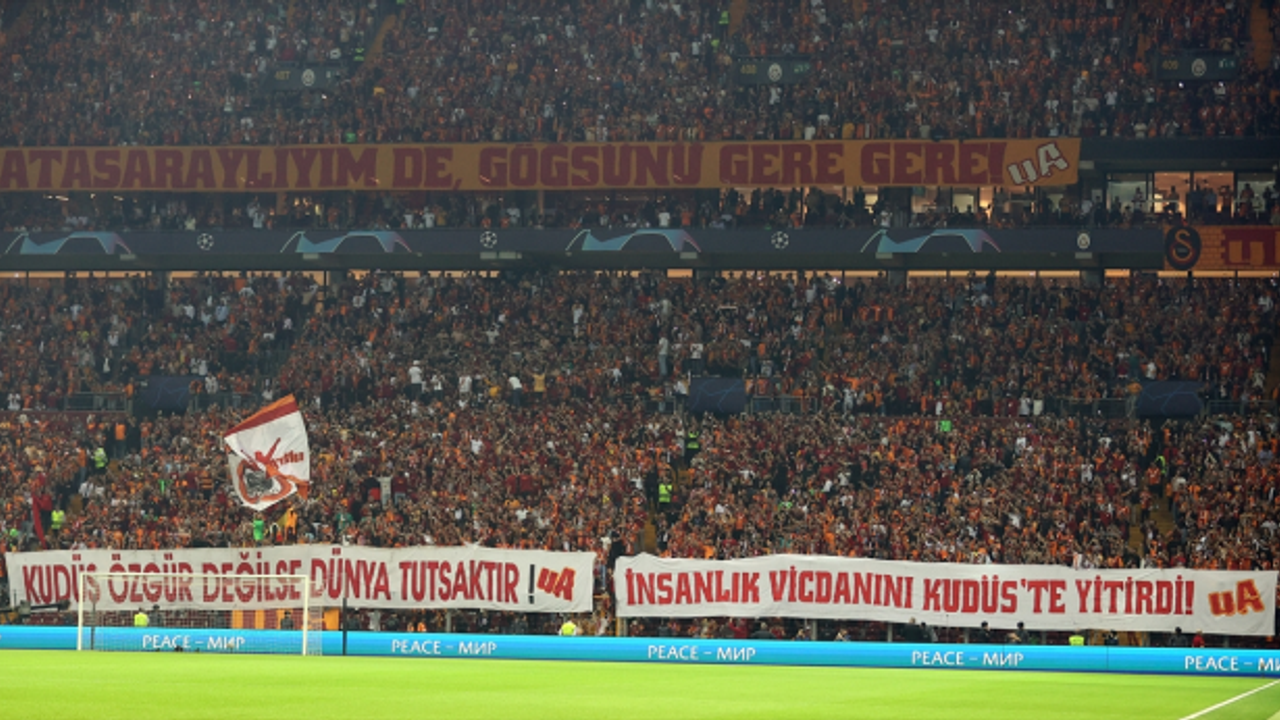 Galatasaray tribünleri, Bayern maçında Alman televizyonuna yayını bitirtti