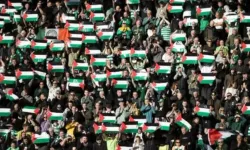 Yönetim "hayır" dedi; Celtic taraftarı Filistin bayrağı açtı