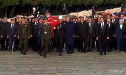 Devlet erkanı 9’u beş geçe Anıtkabir’de Atatürk’ün manevi huzuruna çıktı