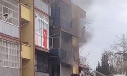 Mersin'de Ev Yandı: 2 Kişi Dumandan Etkilendi