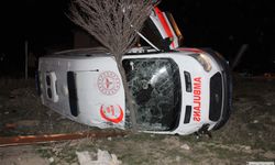 Otomobille Çarpışan Ambulans Devrildi