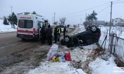 Erdemli'de Otomobil Buzda Kaydı Takla Atıp Ters Döndü