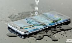 Akıllı Telefonlarınız Suyla Temas Ettiğinde Atılması Gereken Adımlar