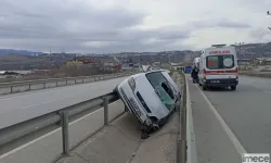 Araç Su Kanalına Girdi: 2 Kişi Yaralandı