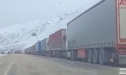 Türkiye-İran Sınırında 10 Kilometrelik Tır Kuyruğu
