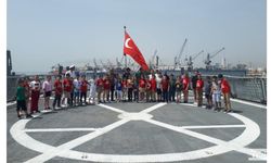 23 Nisan Coşkusu Sürüyor: Öğrenciler Askeri Gemileri Ziyaret Ediyor