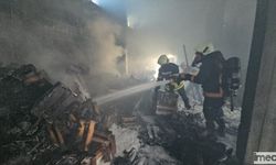 Erdemli'de Depo Yangını Söndürüldü!