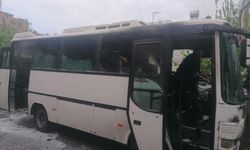 Tarsus'ta Servis Aracı Yandı