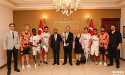 Şampiyon Olan Futbolculardan Vali Pehlivan'a Ziyaret