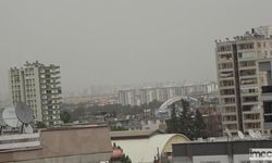 Toz Taşınımı Adana'da Etkili Oldu, Araçları Toz Kapladı