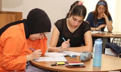 Toroslar'da Sınava Hazırlanan Öğrencilere Etüt Desteği