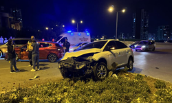 Mersin'de İki Otomobil Çarpıştı: 5 Yaralı
