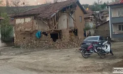 Tokat'ta Deprem Sonrası Yollar Yarıldı “Ayakta Zor Durduk”
