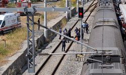 Marmaray İstasyonu’nda Bir Genç Raylara Düştü