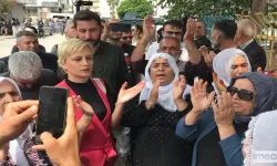 Mersin'de AK Parti Binası Önündeki Adalet Nöbetine Polis Engeli