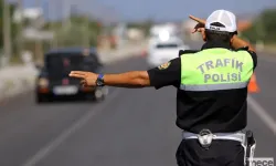 Trafik Polisinin “Lüks Araç” Korkusu!