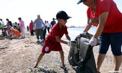 Karaduvar Sahilinde Temizlik Çalışması Gerçekleştirildi