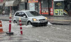 Mersin'de Yaz Yağmuru Zor Anlar Yaşattı