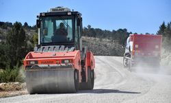 Silifke'de Çiftçilerin Kullandığı Yollar Yenileniyor