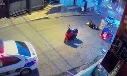 Ehliyetsiz motosikletli kendisini durdurmak isteyen polisi ezdi