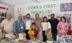 Akdeniz Belediyesi Eş Başkanları Nuriye Aslan ve Hoşyar Sarıyıldız Mersin Kitap Festivali'ne Katıldı