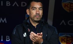 Van Bronckhorst: “Çok değişiklik yapmak zorunda kaldık”