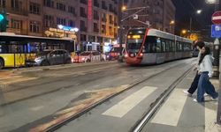 Yolun Karşısına Geçmeye Çalışan Kişiye Tramvay Çarptı!