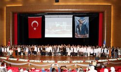 Mersin Üniversitesi Eczacılık Fakültesi’nde Beyaz Önlük Giyme Töreni Gerçekleştirildi