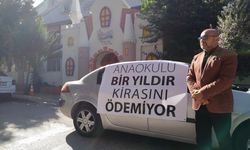 İzmir'de Anaokulu Önünde Şaşırtan Pankart