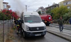 Park Halindeki Okul Servisi Yanarak Kullanılamaz Hale Geldi