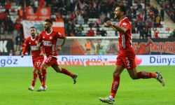 Trendyol Süper Lig: Antalyaspor Evinde Sivasspor'u 2-1 Mağlup Etti