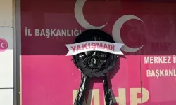 Şehit Ailelerinden Devlet Bahçeli'ye Protesto: MHP İl Başkanlığına Çelenk Bıraktılar