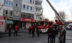 4 Tatlı Binada Yangın: Vatandaşlar Kurtarılmayı Bekliyor