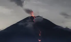 Endonezya'daki Semeru Yanardağı Patladı