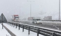 İstanbul'da Yoğun Kar Yağışı Uyarılarının Ardından Yollar Boş Kaldı