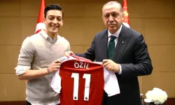 AKP'li Mesut Özil: "Her Zaman Siyasetin İçindeydim, Siyasetten Keyif Alıyorum"