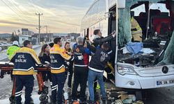 Kütahya'da Yolcu Otobüsü TIR'a Çarptı: 14 kişi Yaralandı