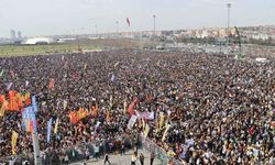 İstanbul’da Newroz Kutlamaları Başladı: Polis “Yasaklı Liste”yle Alana Girişleri Denetliyor