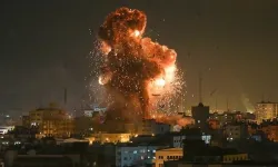İsrail, Şam Yönetimini Uyarmak için Suriye'yi Vurdu: 75 Ölü ve Yaralı
