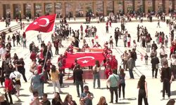 19 Mayıs’ta Dört Bir Yandan Vatandaş Anıtkabir’e Akın Etti