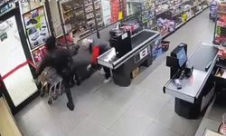 Bayrampaşa'da BİM Markette Bir Kişi, Kasiyeri Böyle Darp Etti
