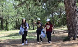 Mersin'de Öğrenciler Ormanlık Alanda Temizlik Yaptı
