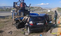 Sondaj Makinesine Çarpan Araçta Anne ve Oğlu Hayatını Kaybetti