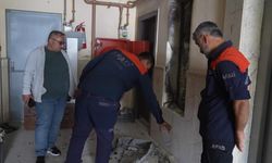 Yangın Paniğe Neden Oldu, Apartman Sakinleri İtfaiye Merdiveniyle Tahliye Edildi