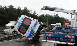 Tuzla’da Hasta Nakil Ambulansı Bariyerlere Çarptı: 3 Kişi Yaralandı