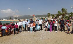 Dalgıçlar Denizde, Öğrenciler Sahilde Temizlik Yaptı