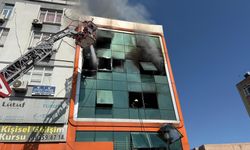İş Merkezinde Yangın: 2 İşçi Atlayarak Kurtulmaya Çalıştı